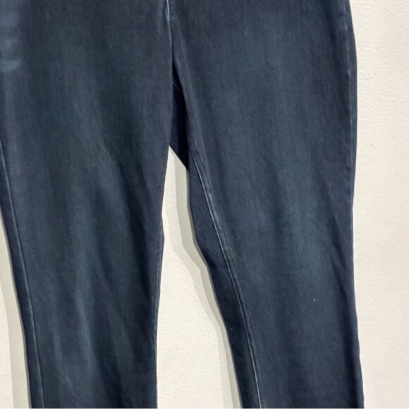 Hue | Women’s Ultra Soft Navy Blue Denim High Waist Skimmer Leggings Dark Wash - Picture 6 of 14